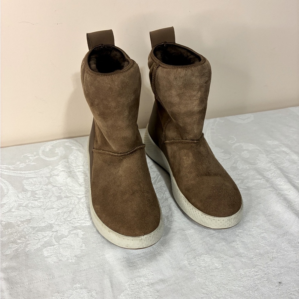 ECCO Women’s Ukiuk Mid Boots